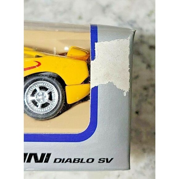 Welly 1/18 Lamborghini Diablo SV Yellow Damaged Box 1/38 Scale in Box - Picture 5 of 7